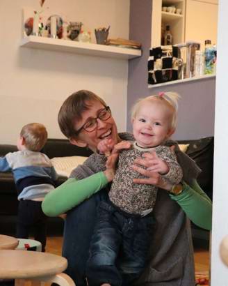 Glad pige og dagplejer